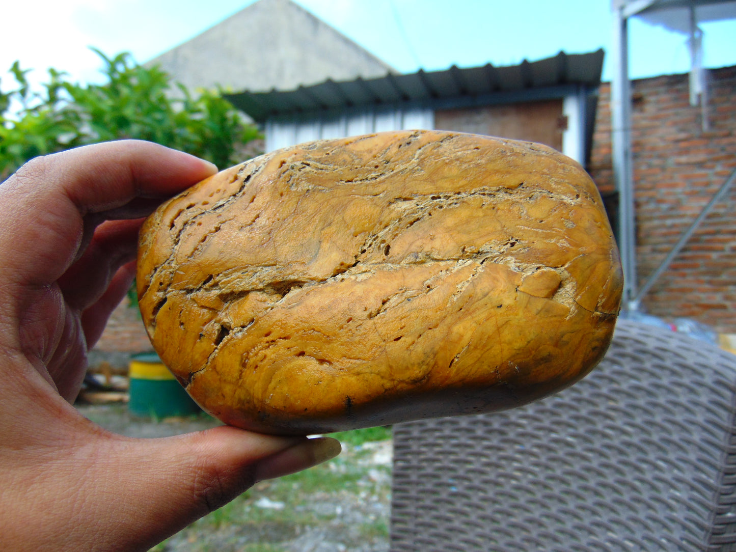 334 gram Polished Indonesia Yellow Fragrance Amber for Healing FK1