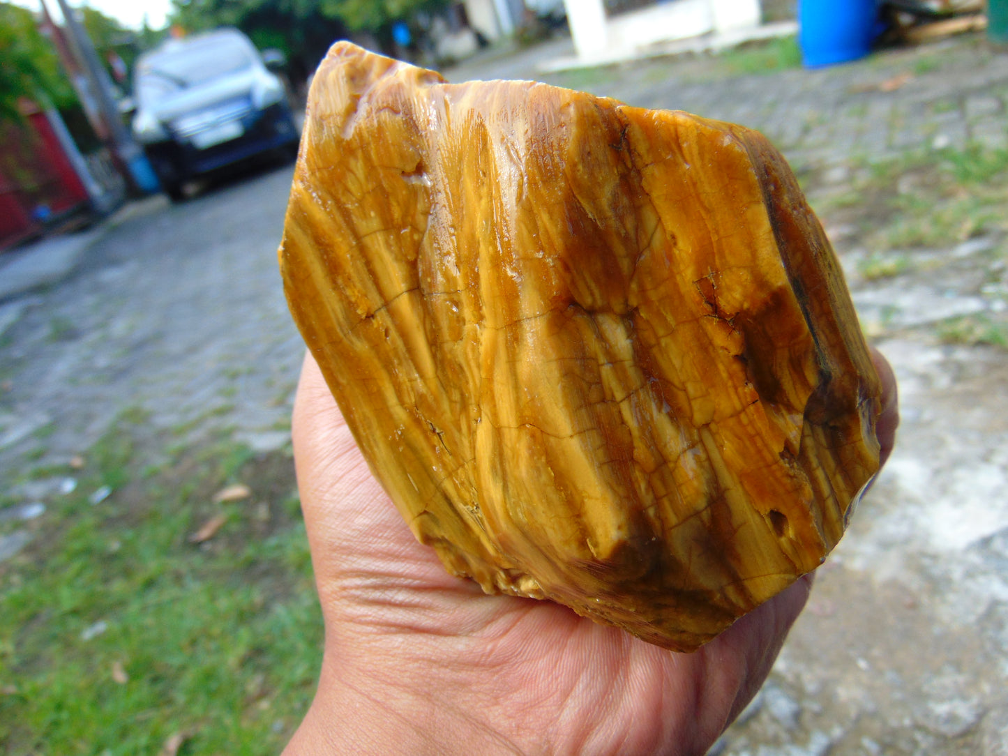 258 gram Polished Indonesia Yellow Fragrance Amber for Healing FK10