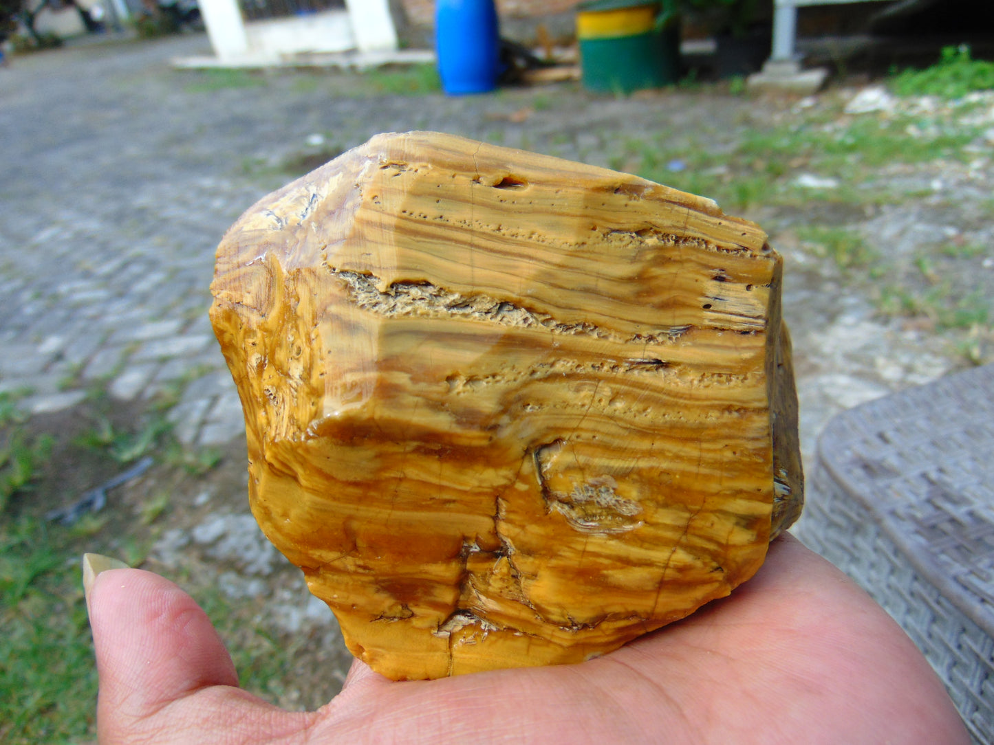 258 gram Polished Indonesia Yellow Fragrance Amber for Healing FK10
