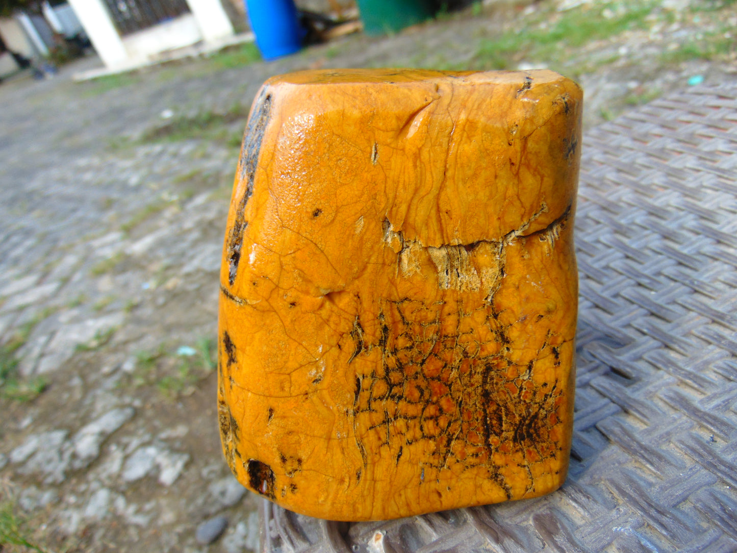 386 gram Polished Indonesia Yellow Fragrance Amber for Healing FK5