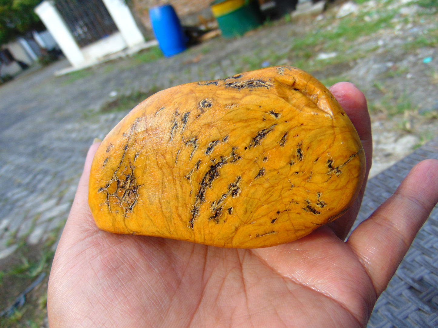 386 gram Polished Indonesia Yellow Fragrance Amber for Healing FK5