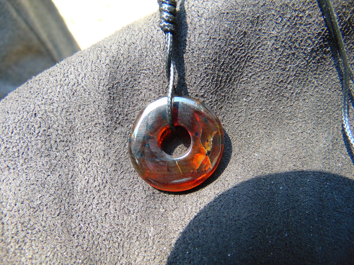 1.6 gr Donut Pendant Indonesia Red Amber No.299