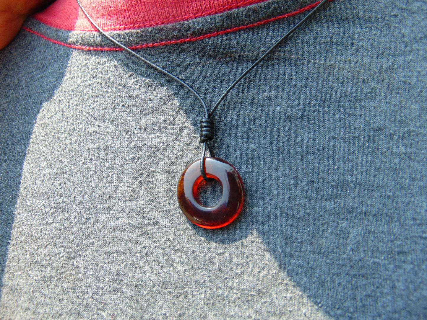 1.2 gr Donut Pendant Indonesia Red Amber No.151
