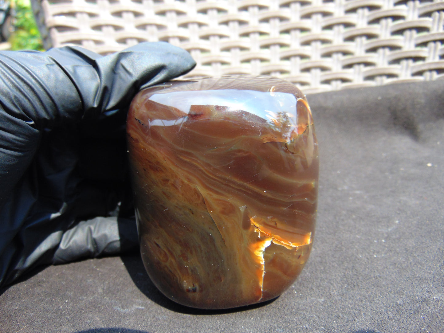 274 gram polished stone 84X66X68 Indonesian Amber for Healing 25N71