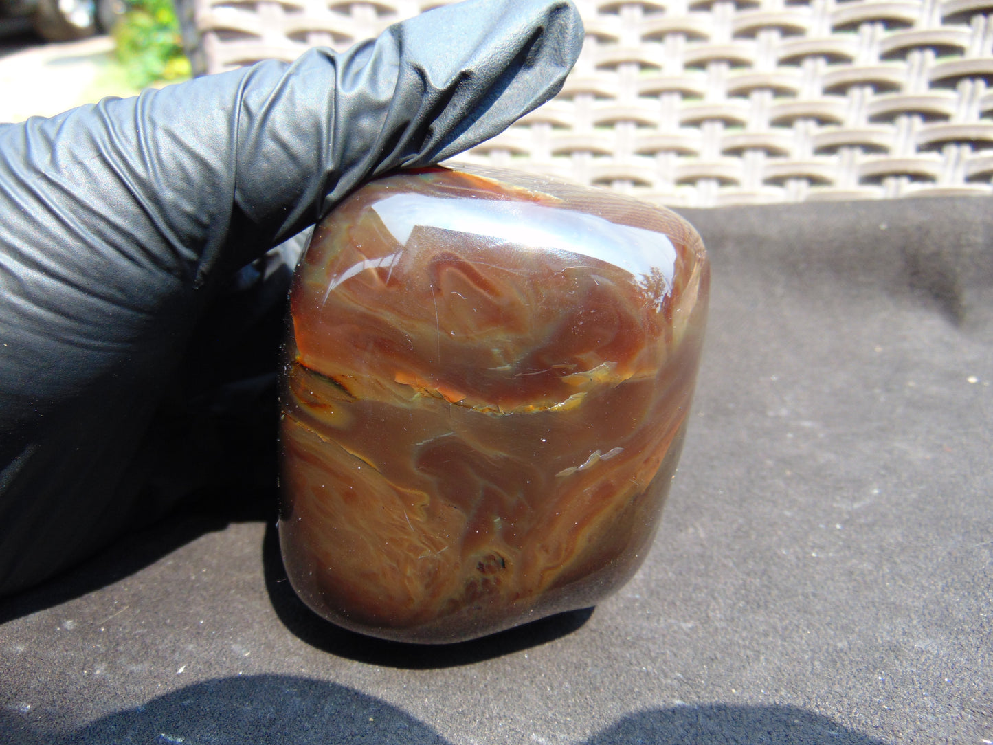 274 gram polished stone 84X66X68 Indonesian Amber for Healing 25N71