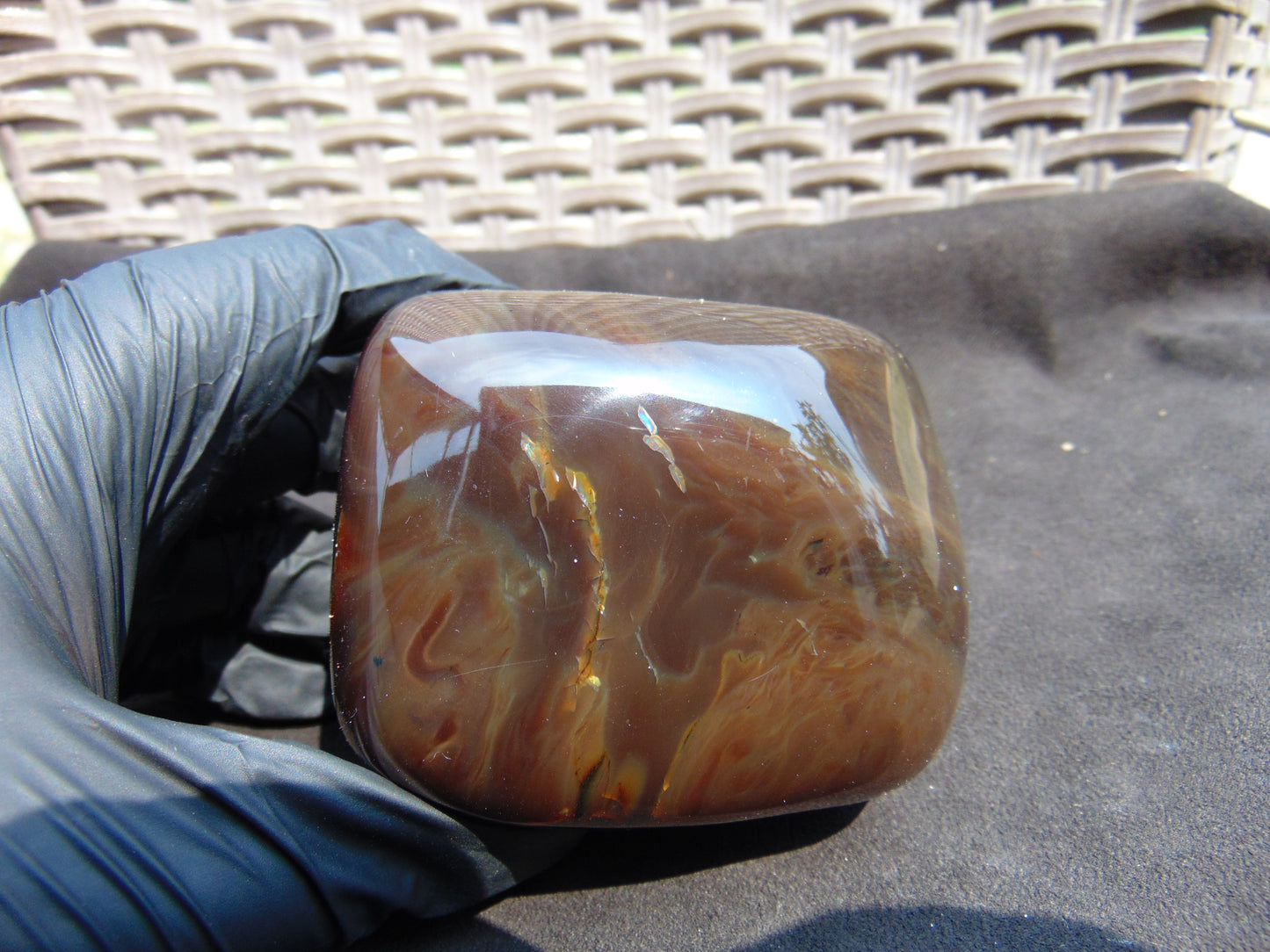 274 gram polished stone 84X66X68 Indonesian Amber for Healing 25N71