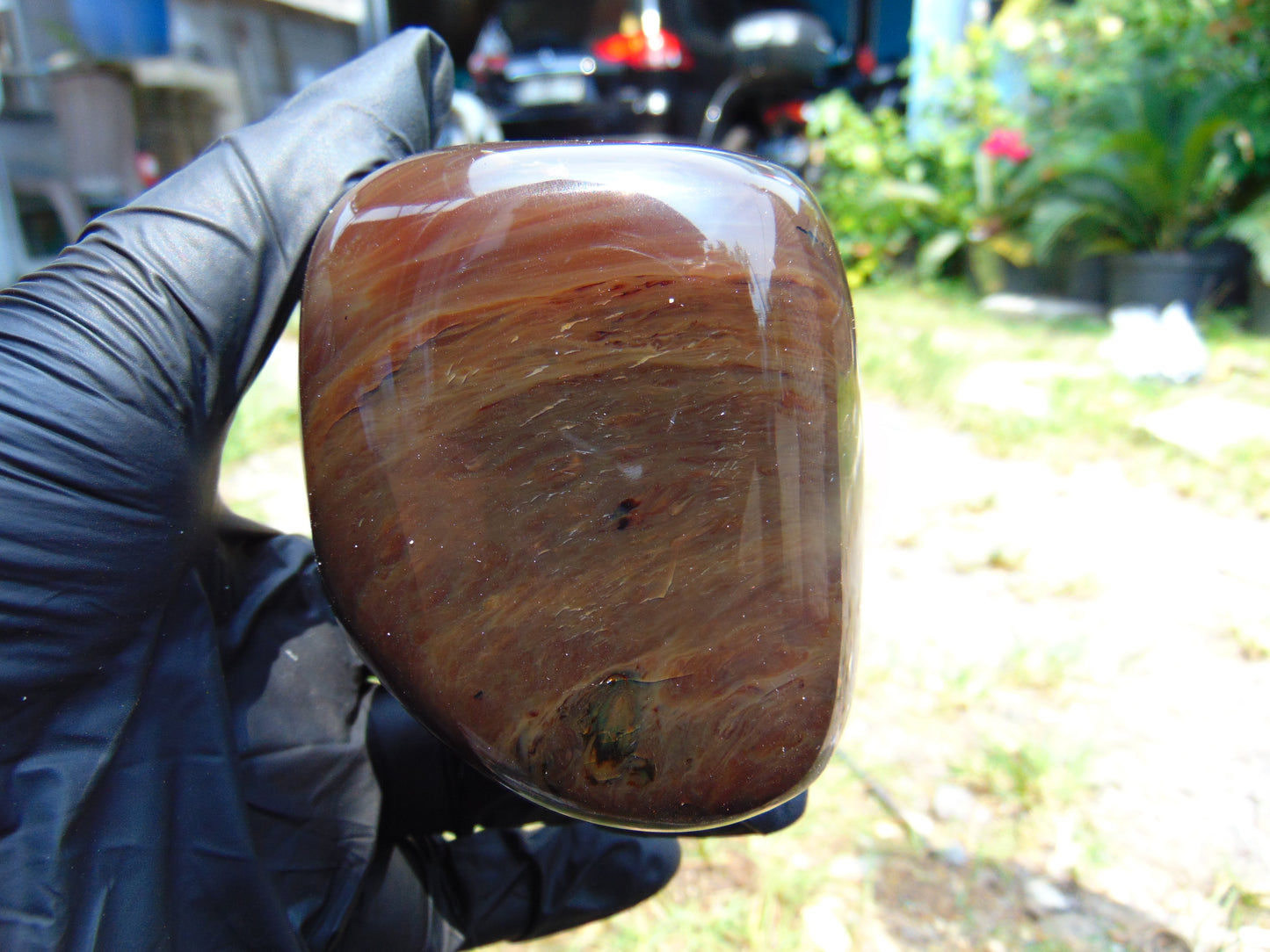 274 gram polished stone 84X66X68 Indonesian Amber for Healing 25N71