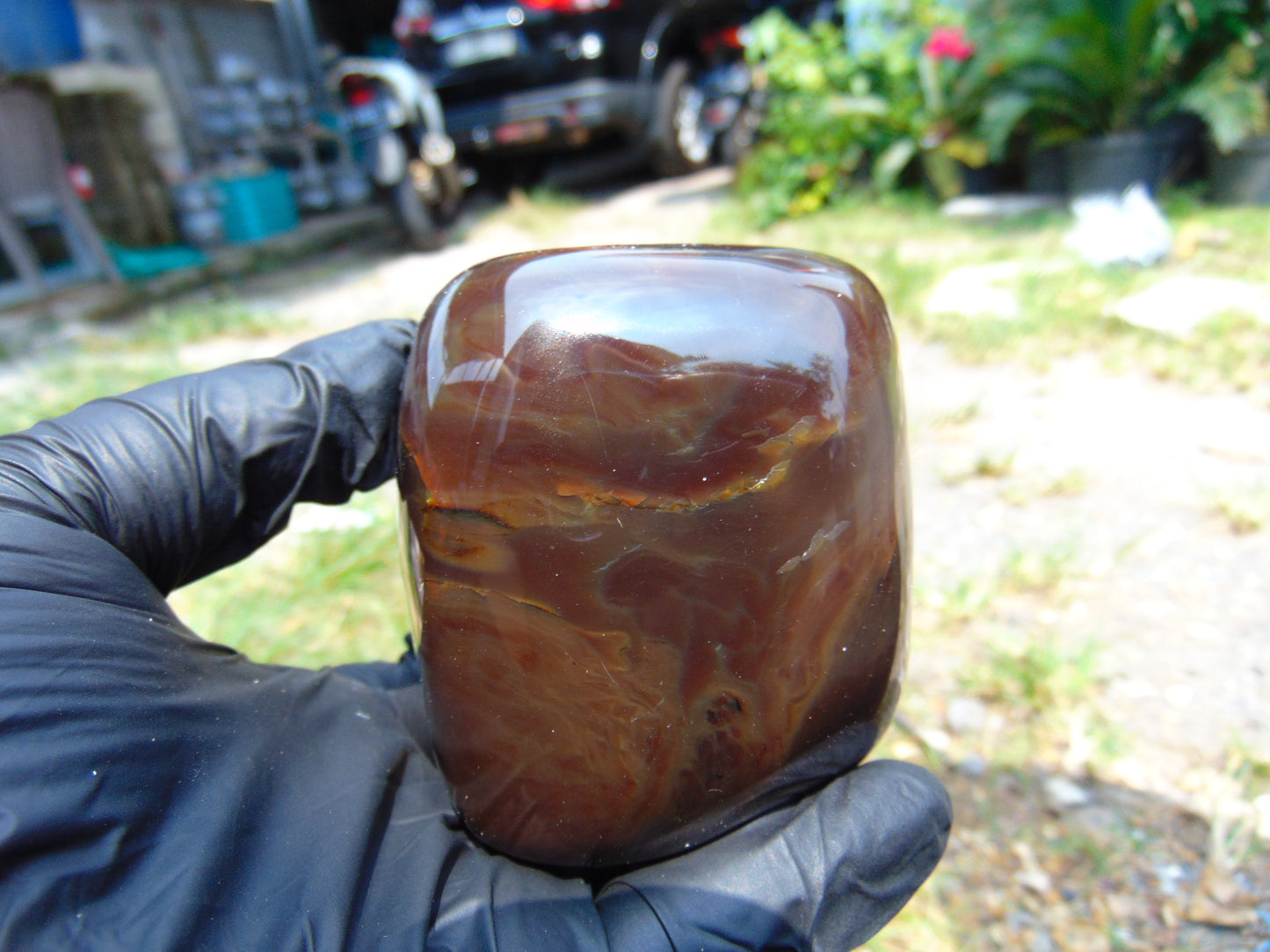 274 gram polished stone 84X66X68 Indonesian Amber for Healing 25N71
