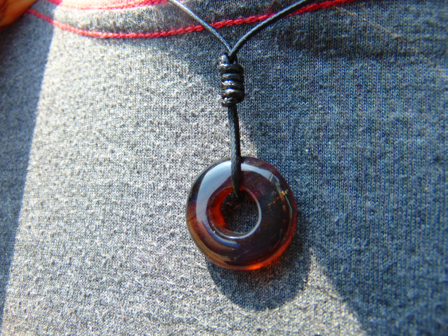 1.8 gr Donut Pendant Indonesia Blue Red Amber No.148
