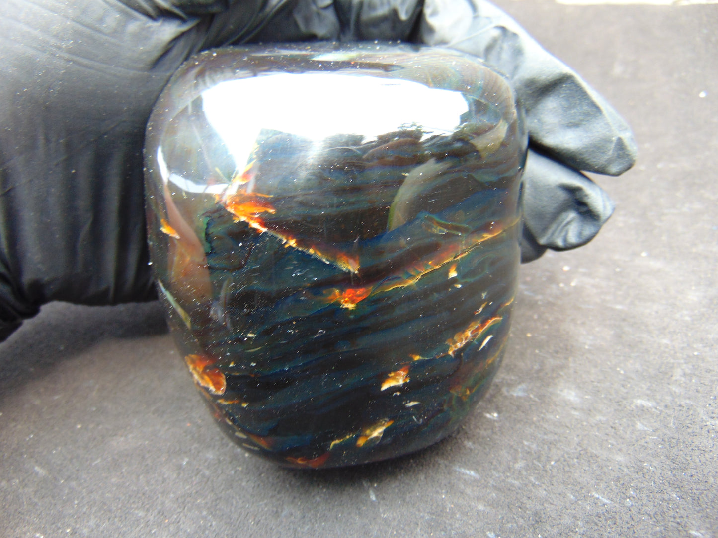 324 gr Polished Stone 83x77x66 Indonesian Blue Amber for Healing 25Y135