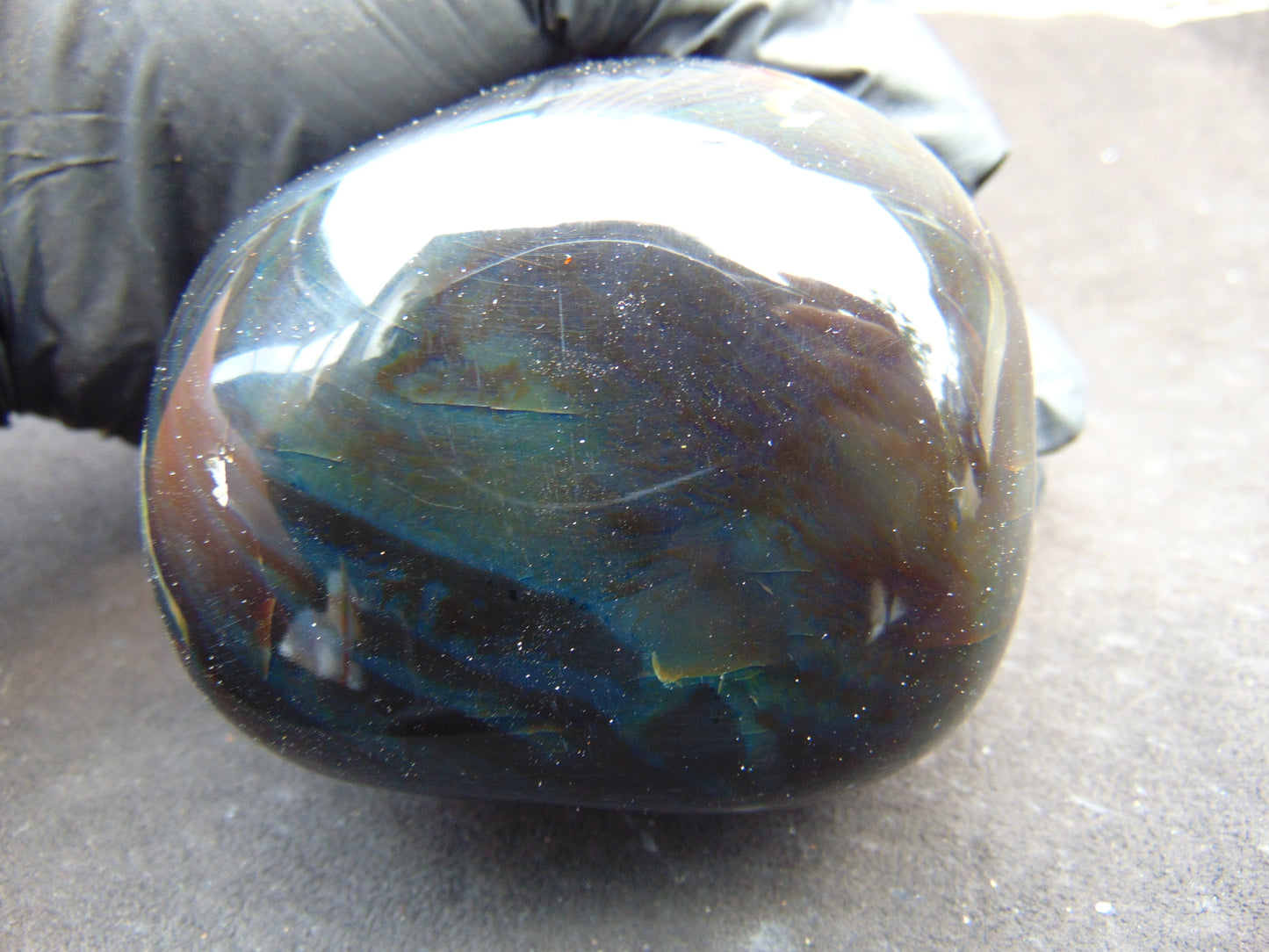 324 gr Polished Stone 83x77x66 Indonesian Blue Amber for Healing 25Y135