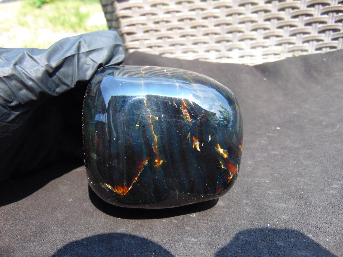 324 gr Polished Stone 83x77x66 Indonesian Blue Amber for Healing 25Y135