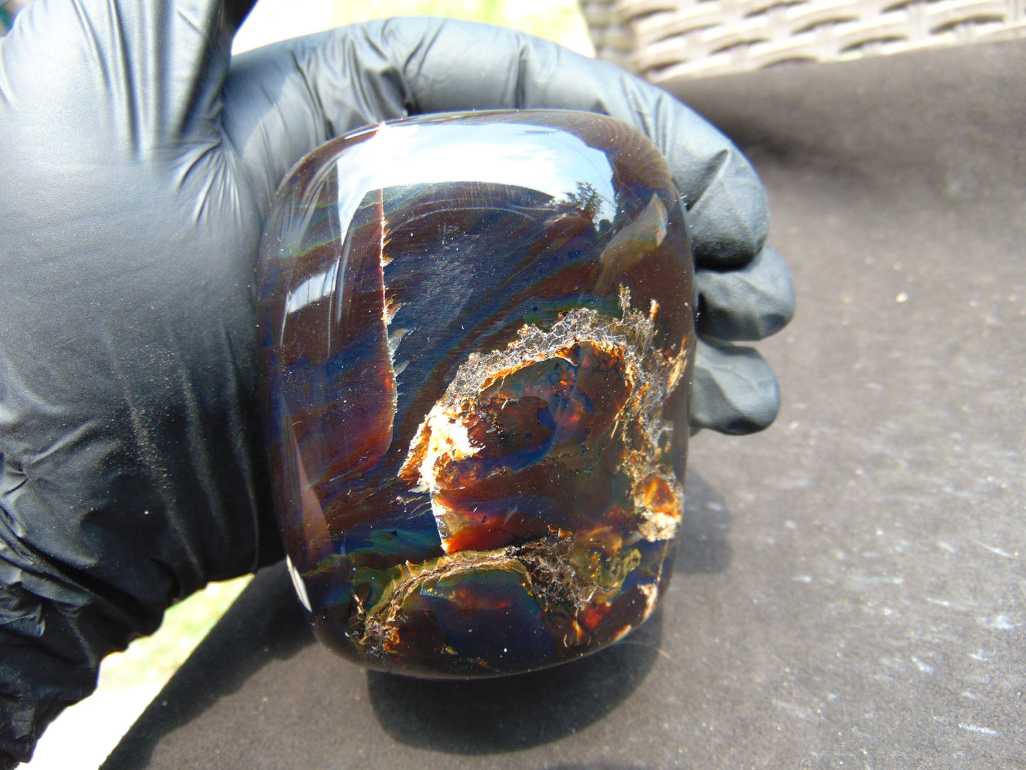 260 gram polished stone 86x73x61 Indonesian for Healing 25N172