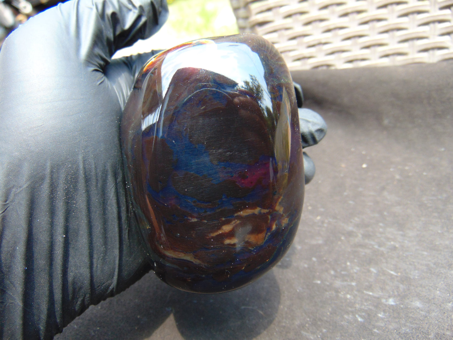 260 gram polished stone 86x73x61 Indonesian for Healing 25N172