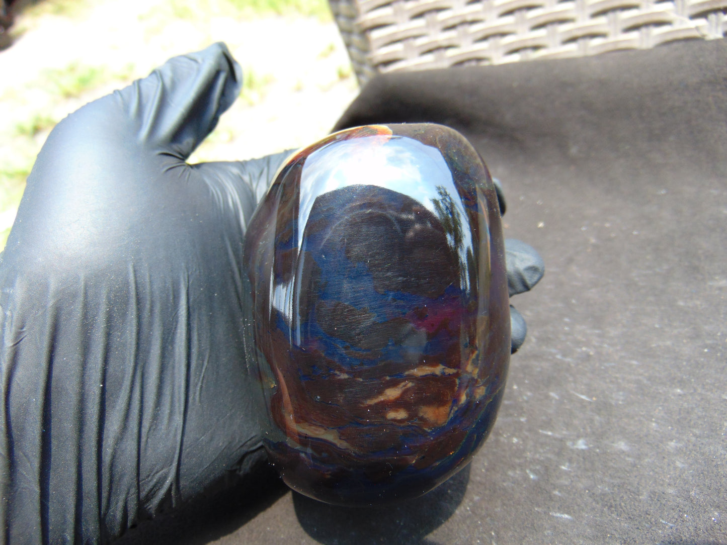 260 gram polished stone 86x73x61 Indonesian for Healing 25N172