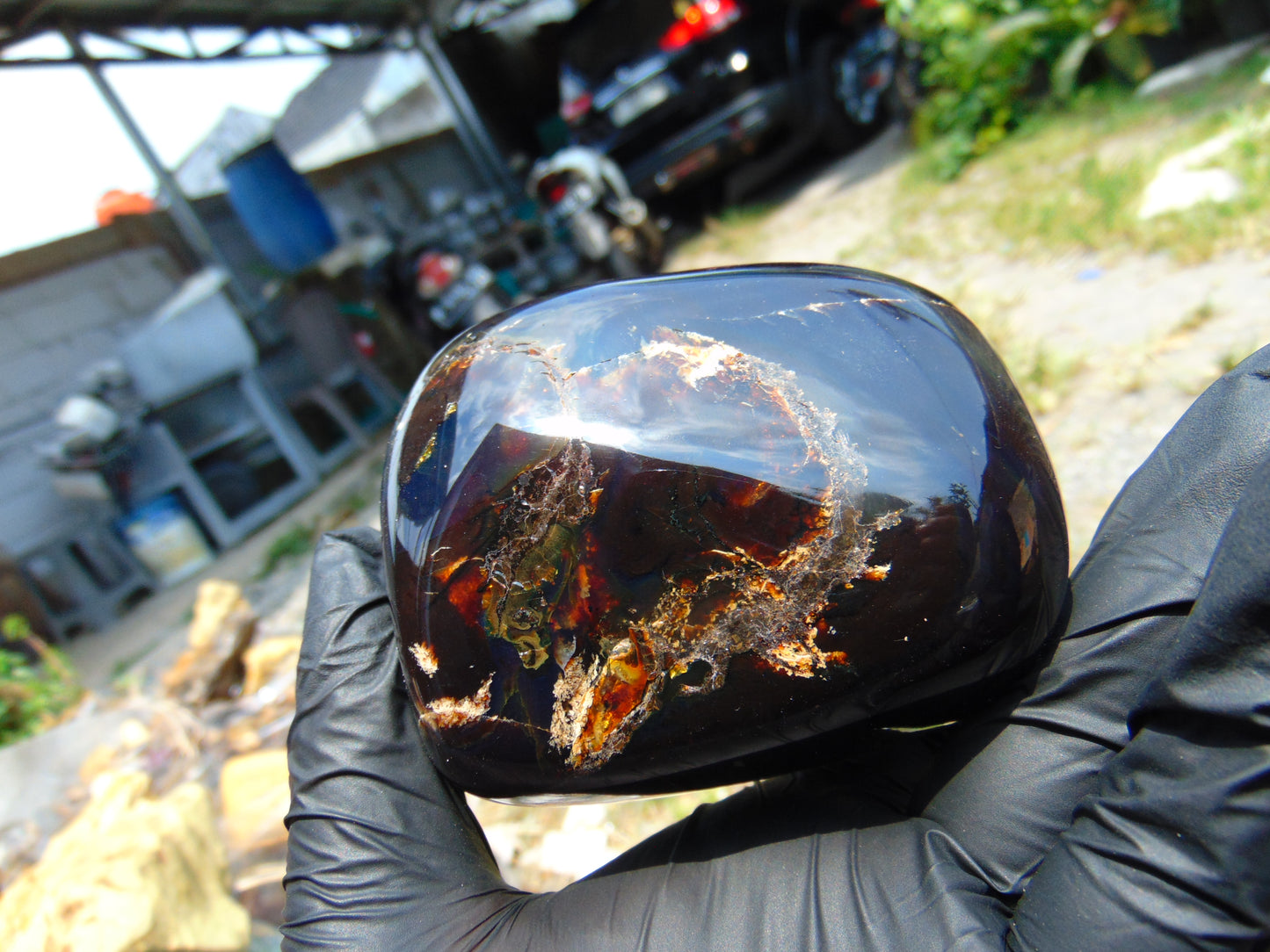 260 gram polished stone 86x73x61 Indonesian for Healing 25N172