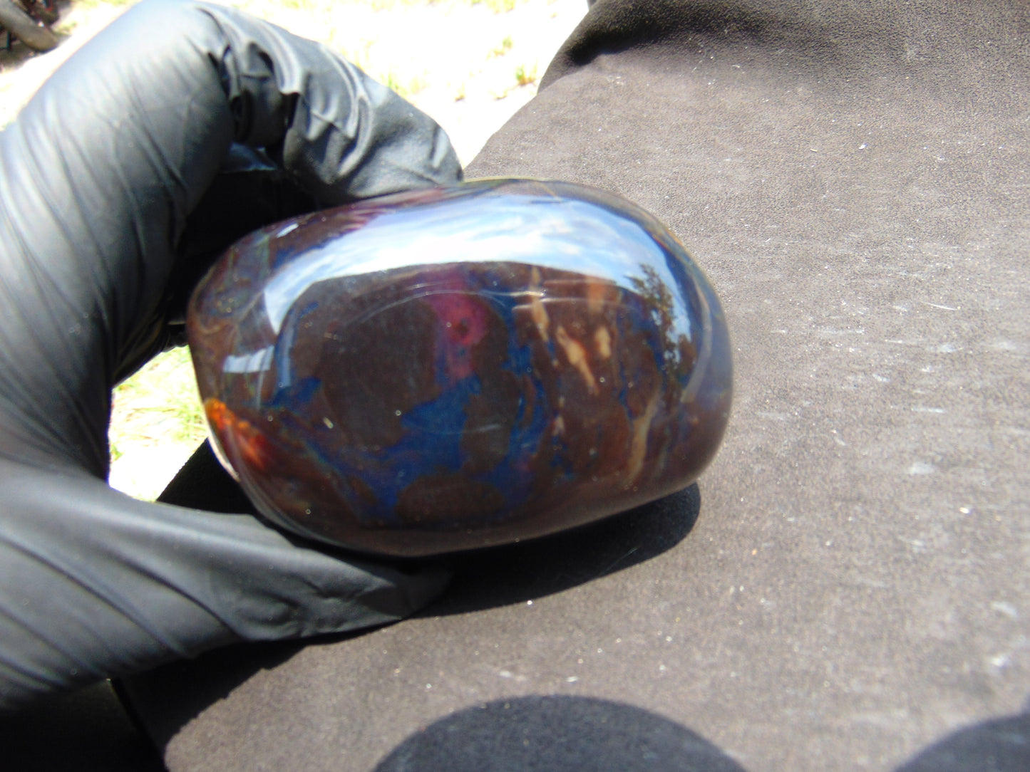 260 gram polished stone 86x73x61 Indonesian for Healing 25N172