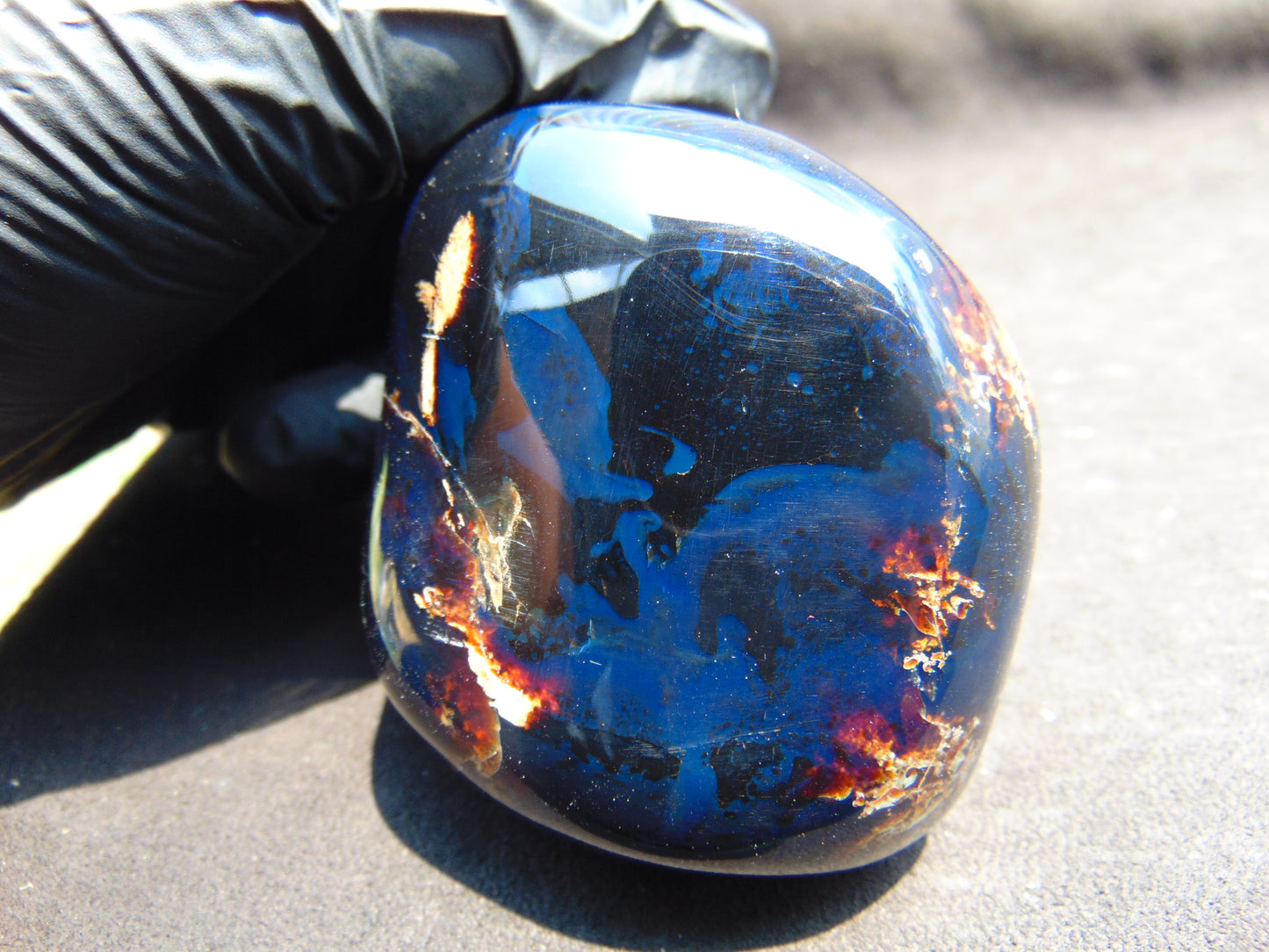 176 gr Polished Stone 74x65x58 Indonesian Blue Amber for Healing 25Y137