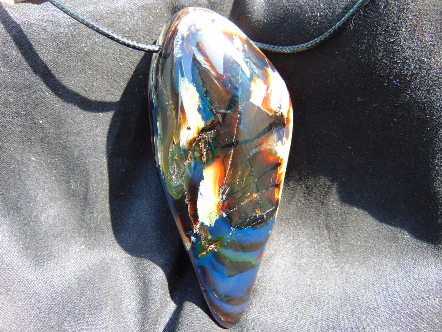94 gr Pendant Indonesian blue Amber for Healing F05