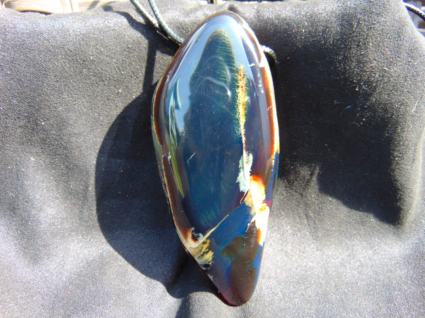 94 gr Pendant Indonesian blue Amber for Healing F05