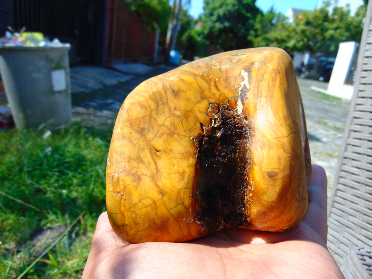411 gram Polished Indonesia Yellow Fragrance Amber for Healing FK11