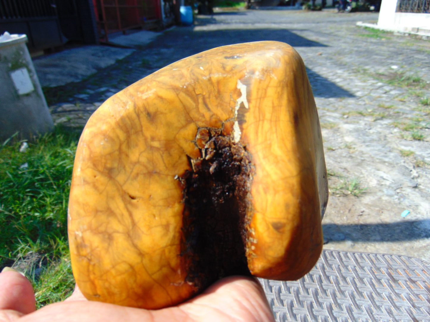 411 gram Polished Indonesia Yellow Fragrance Amber for Healing FK11