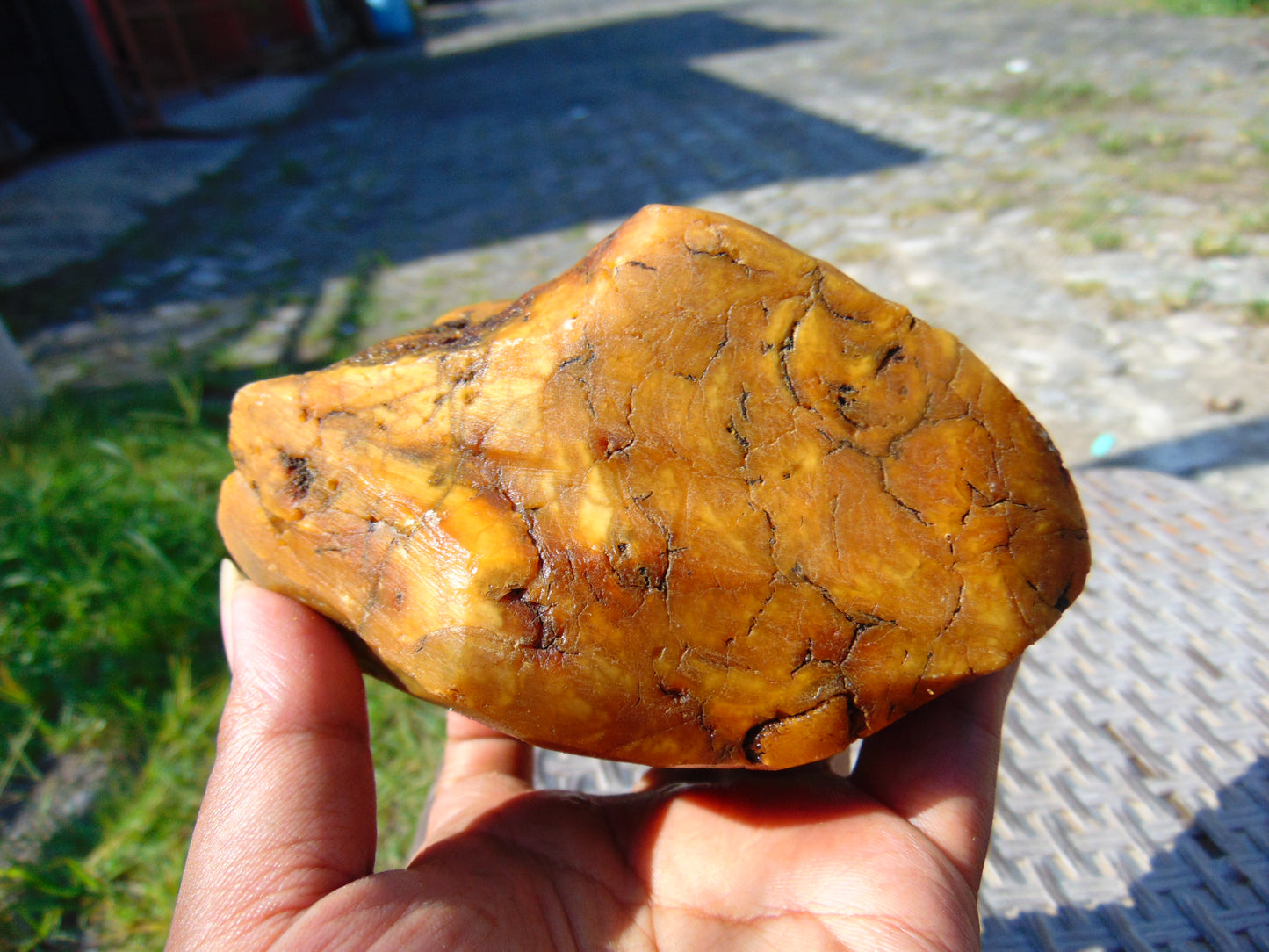 424 gram Polished Indonesia Yellow Fragrance Amber for Healing FK13