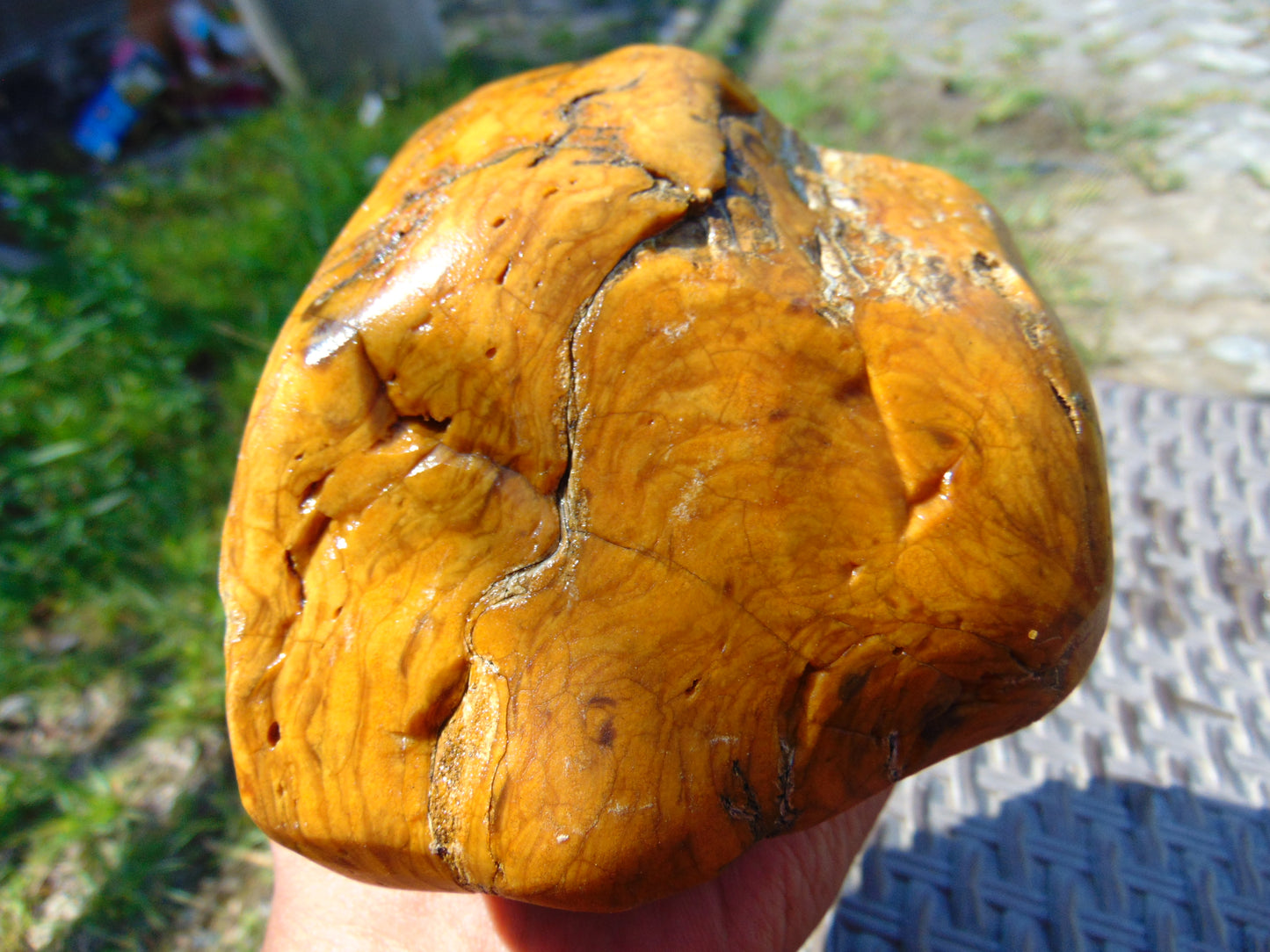 588 gram Polished Indonesia Yellow Fragrance Amber for Healing FK16