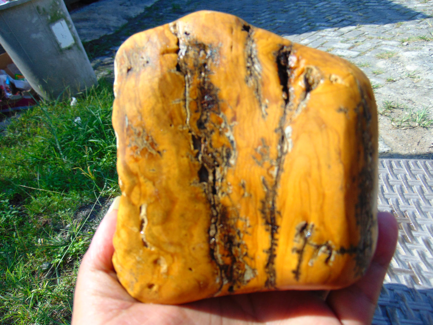 588 gram Polished Indonesia Yellow Fragrance Amber for Healing FK16