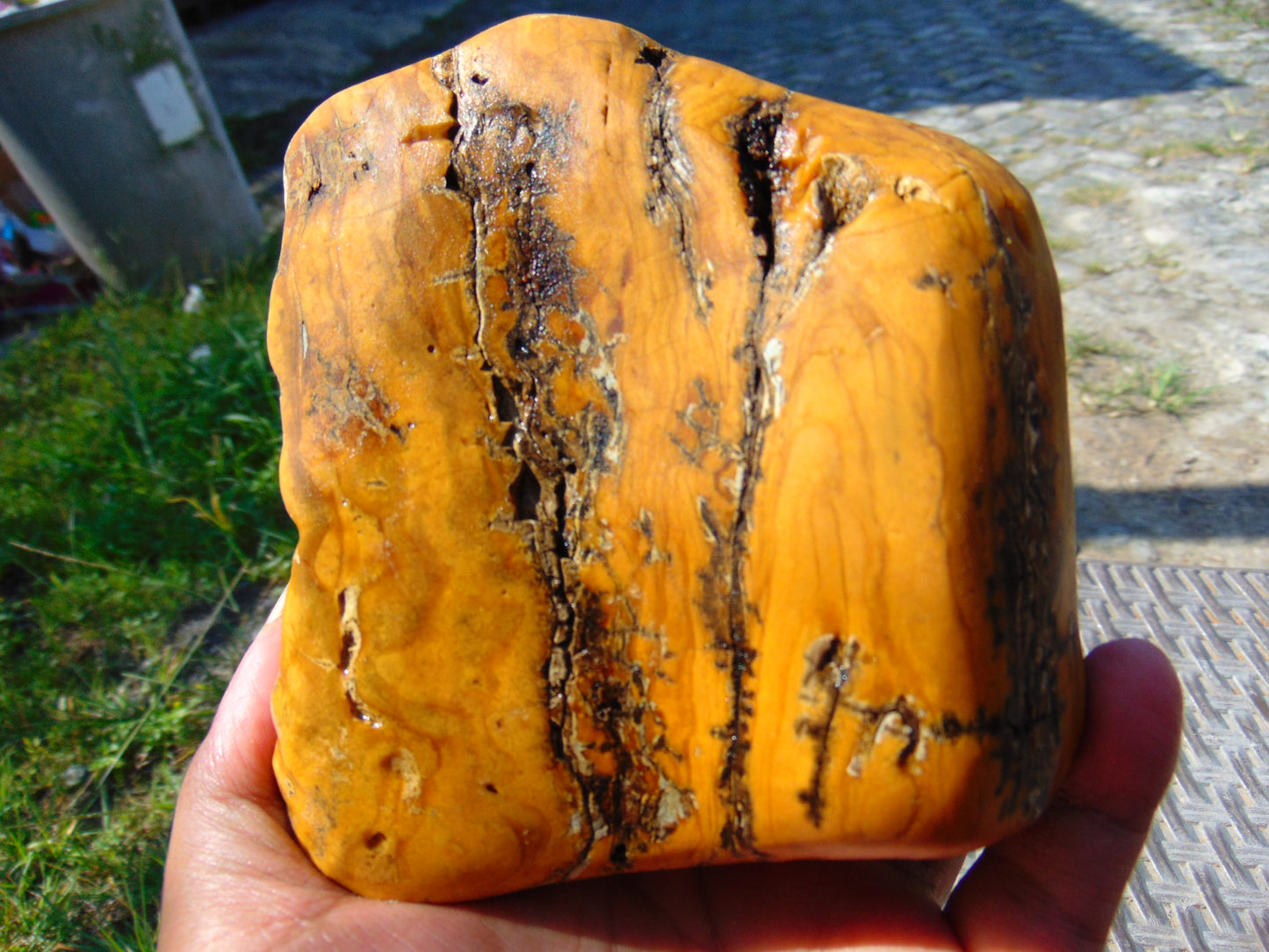 588 gram Polished Indonesia Yellow Fragrance Amber for Healing FK16