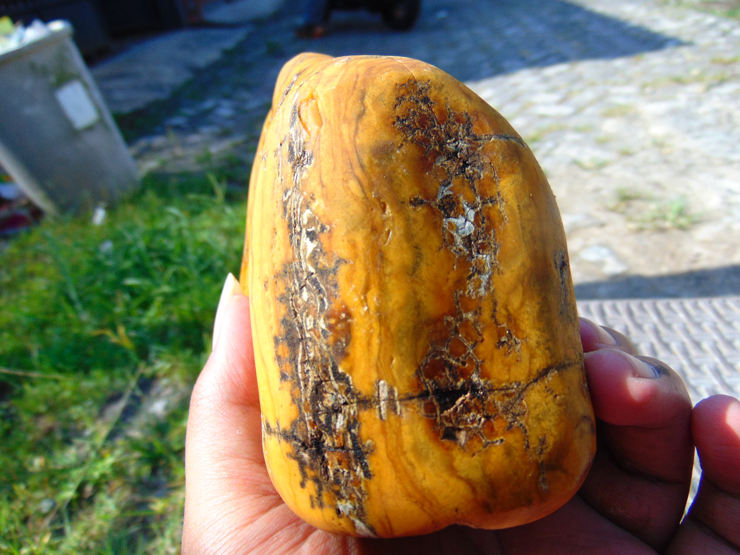 588 gram Polished Indonesia Yellow Fragrance Amber for Healing FK16