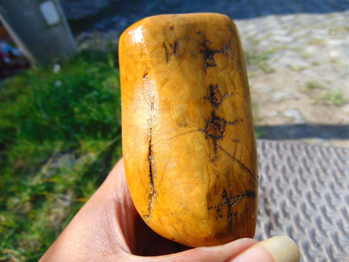 280 gram Polished Indonesia Yellow Fragrance Amber for Healing FK24