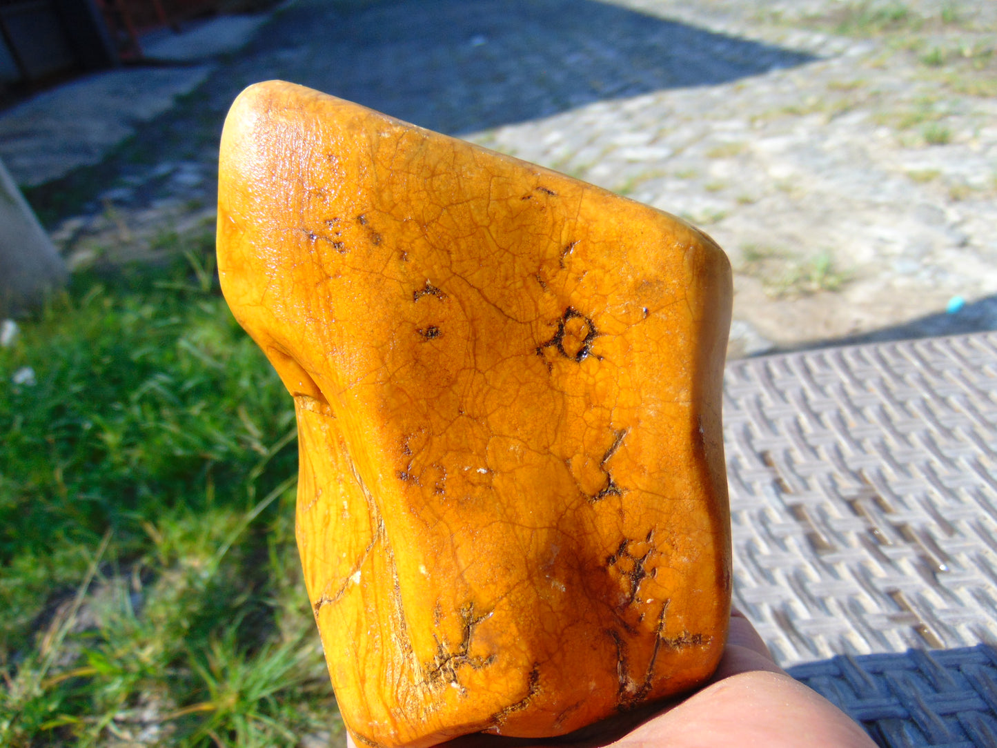 280 gram Polished Indonesia Yellow Fragrance Amber for Healing FK24