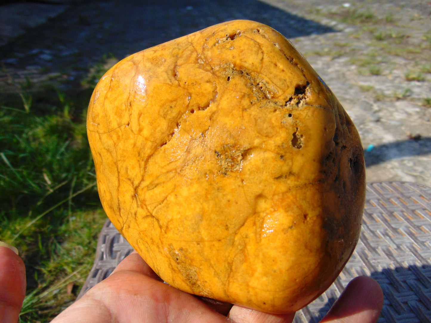 270 gram Polished Indonesia Yellow Fragrance Amber for Healing FK12