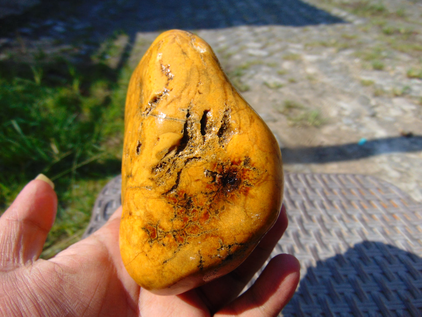 270 gram Polished Indonesia Yellow Fragrance Amber for Healing FK12