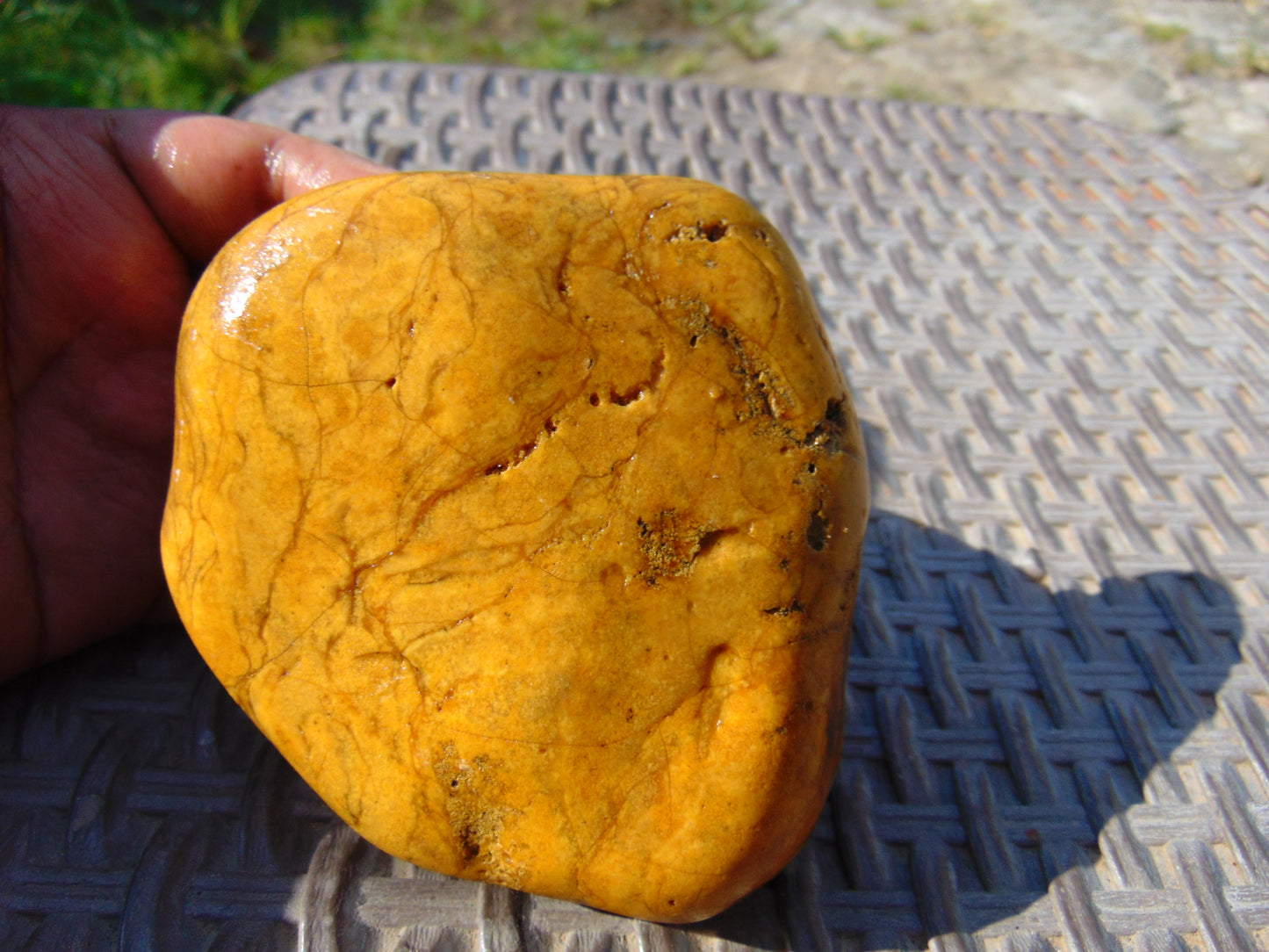 270 gram Polished Indonesia Yellow Fragrance Amber for Healing FK12