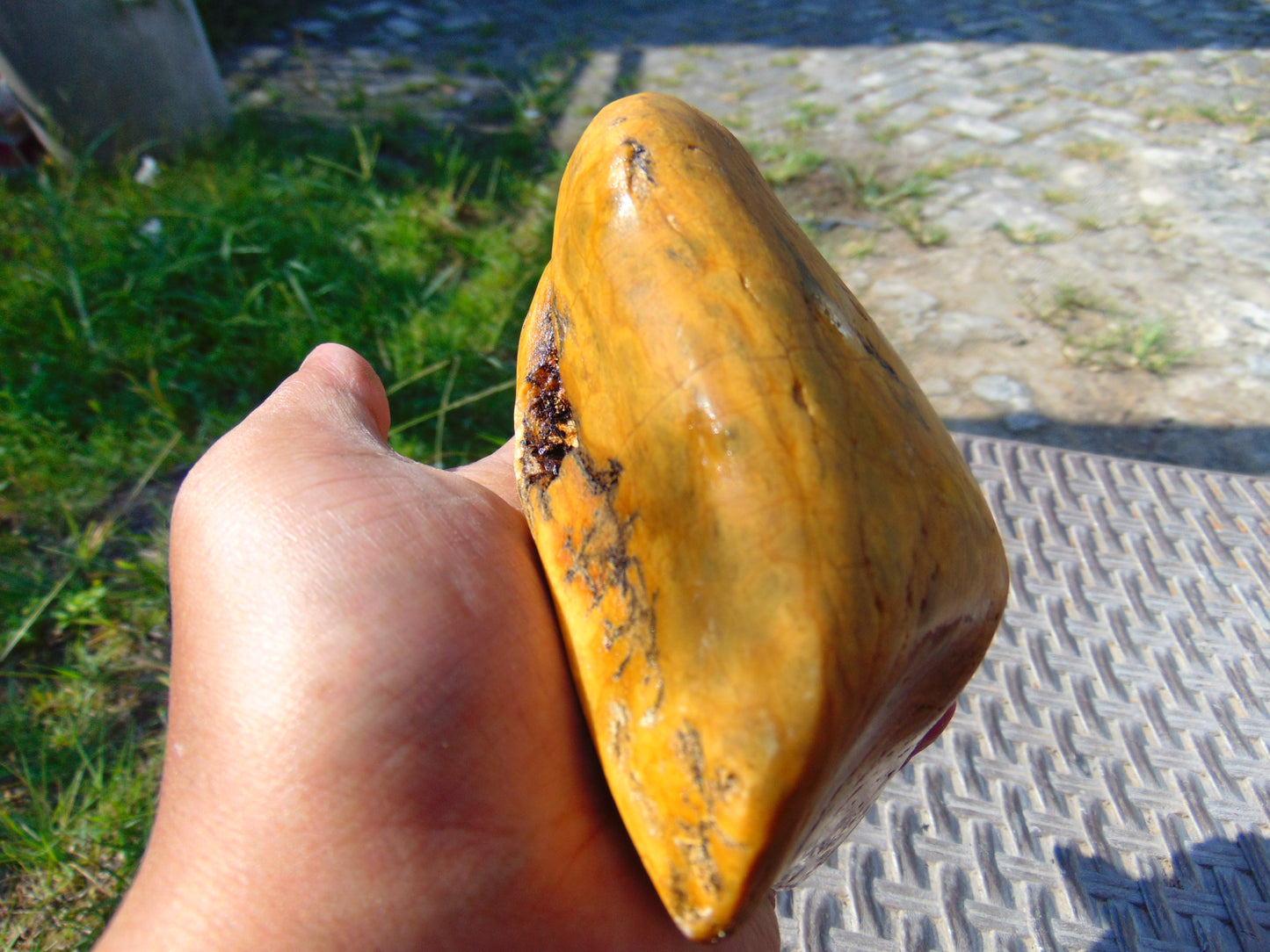 240 gram Polished Indonesia Yellow Fragrance Amber for Healing FK21
