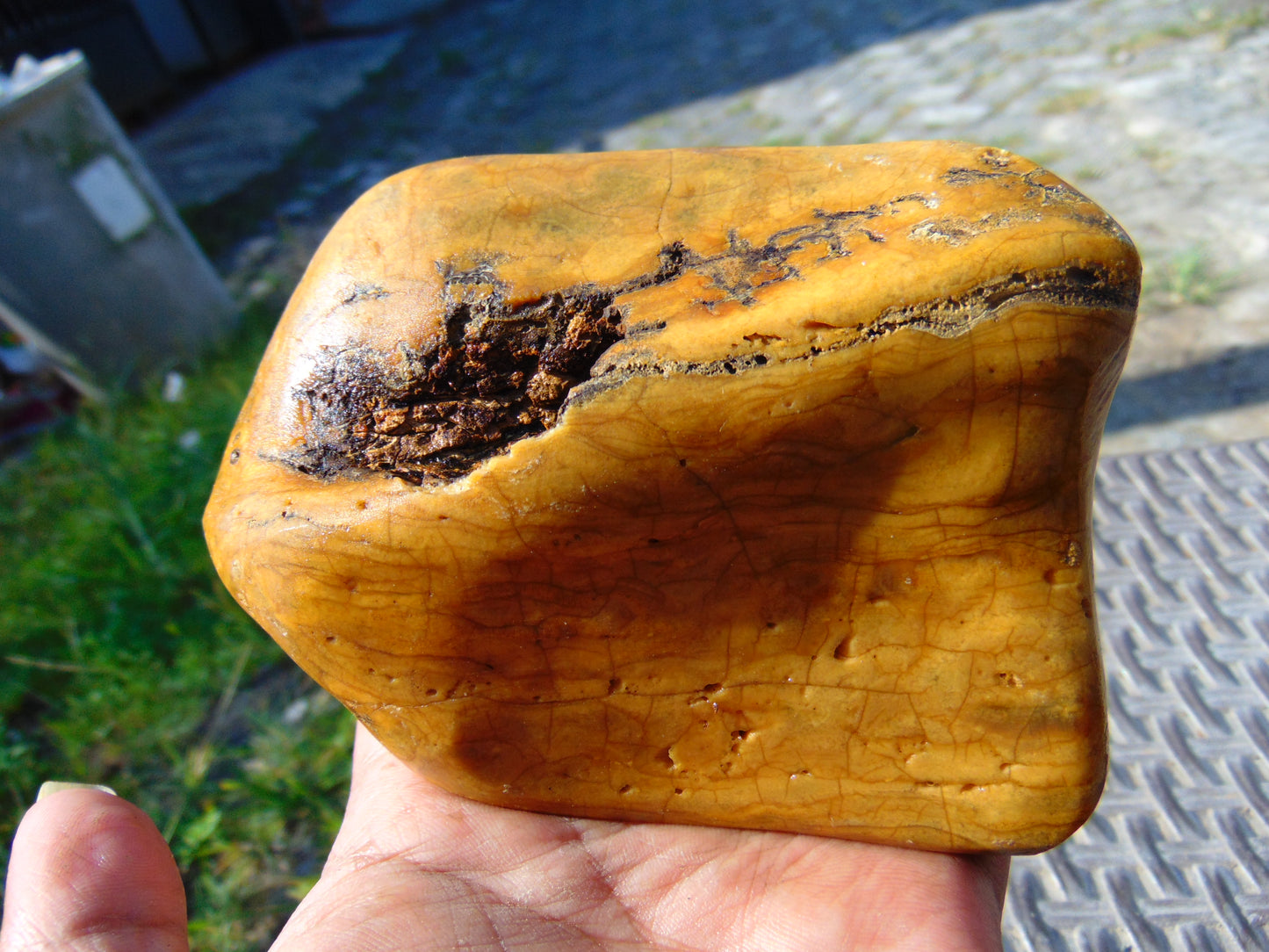 240 gram Polished Indonesia Yellow Fragrance Amber for Healing FK21