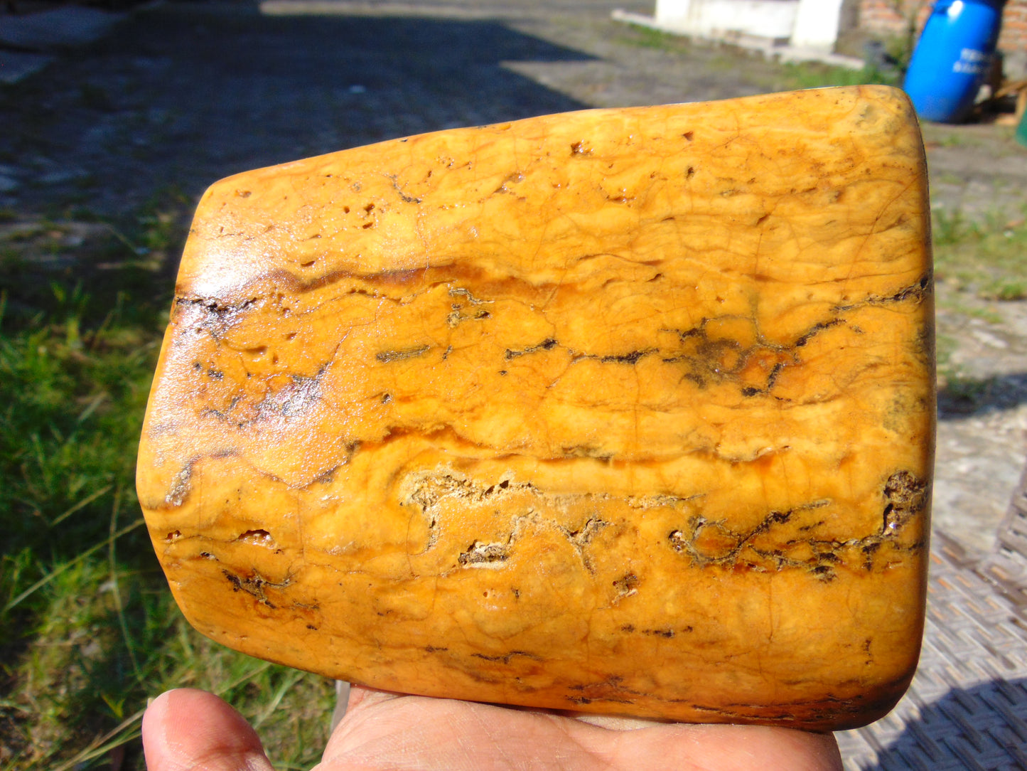 422 gram Polished Indonesia Yellow Fragrance Amber for Healing FK15
