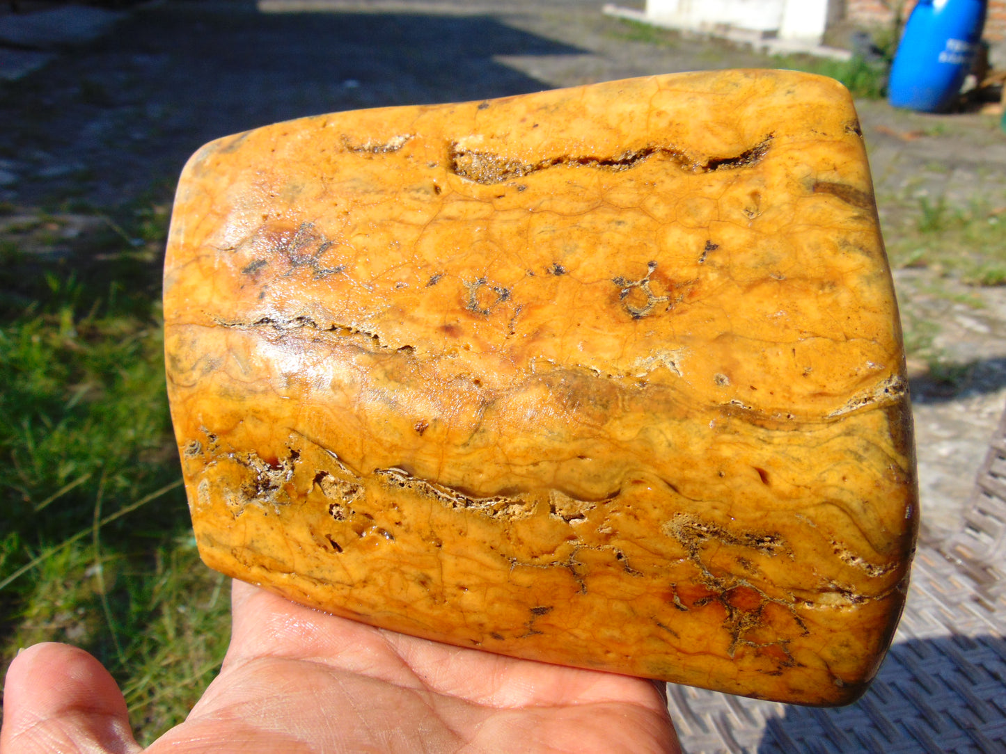 422 gram Polished Indonesia Yellow Fragrance Amber for Healing FK15