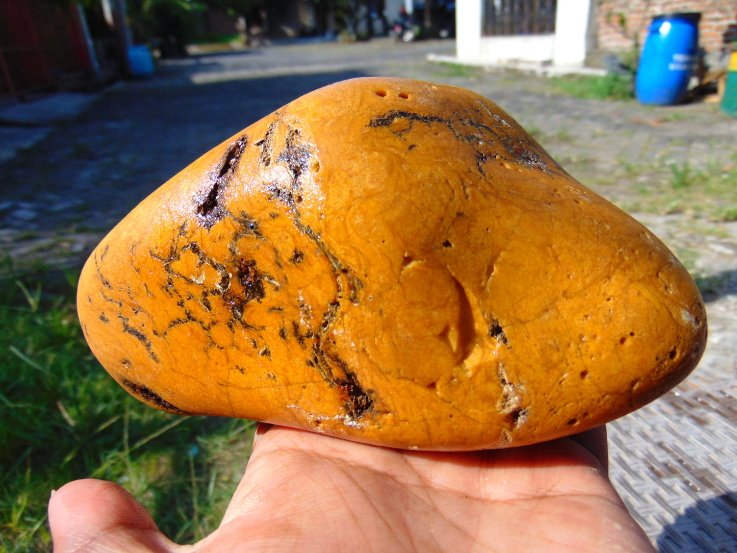 522 gram Polished Indonesia Yellow Fragrance Amber for Healing FK14