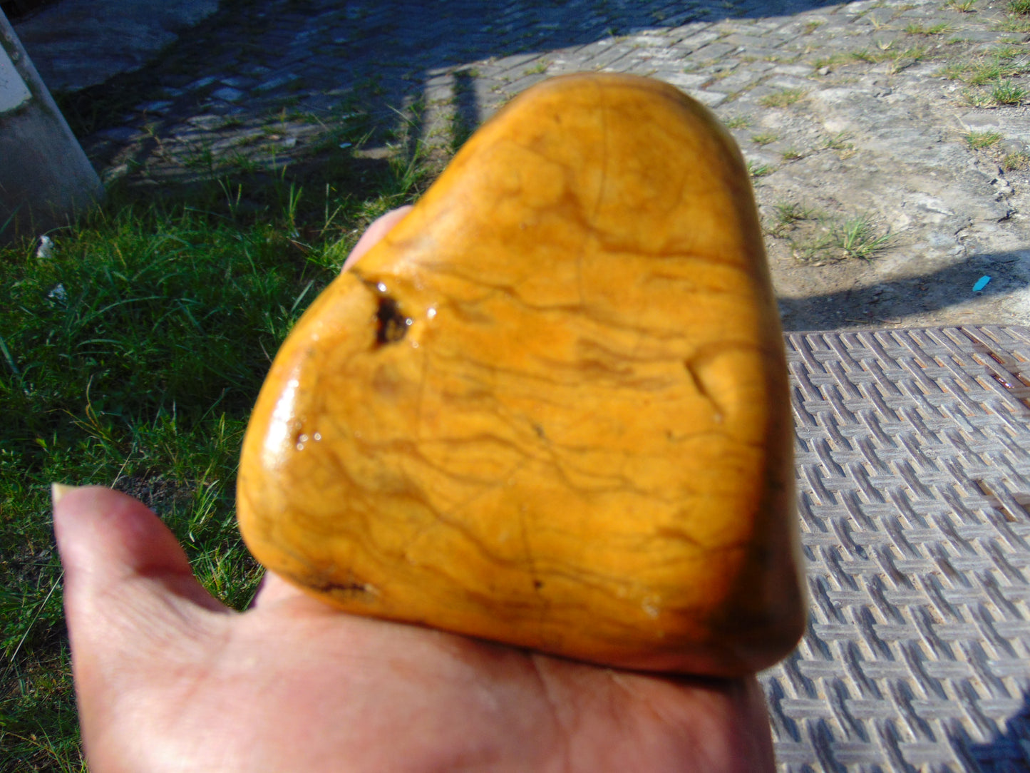 291 gram Polished Indonesia Yellow Fragrance Amber for Healing FK17