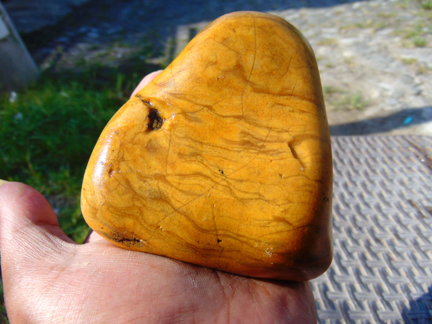 291 gram Polished Indonesia Yellow Fragrance Amber for Healing FK17