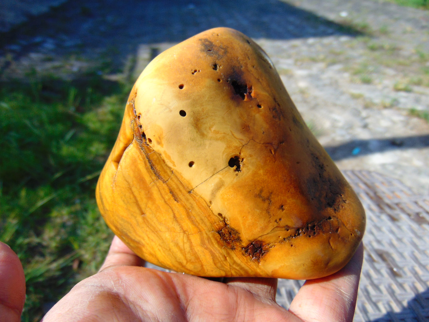 291 gram Polished Indonesia Yellow Fragrance Amber for Healing FK17