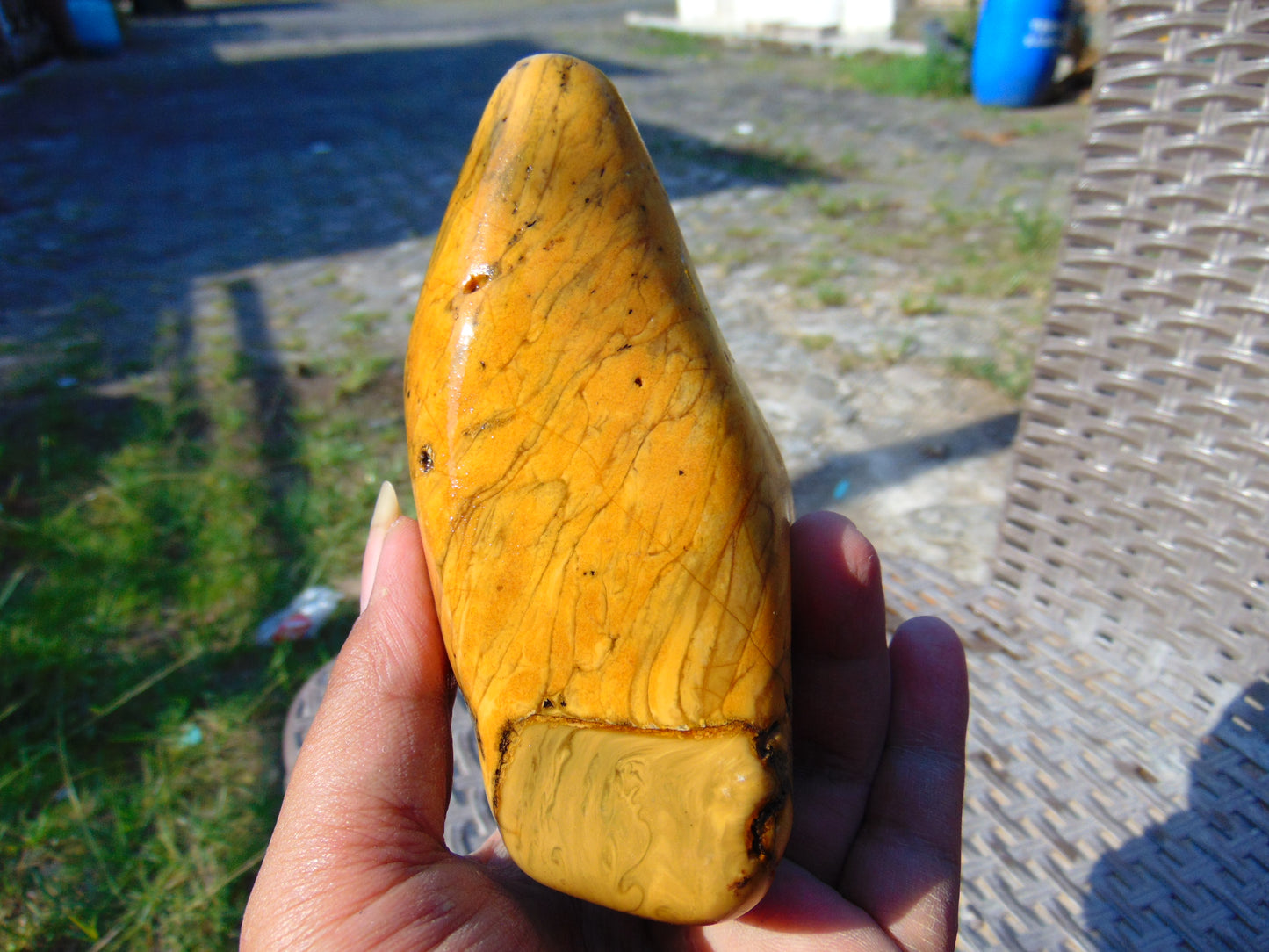 288 gram Polished Indonesia Yellow Fragrance Amber for Healing FK23