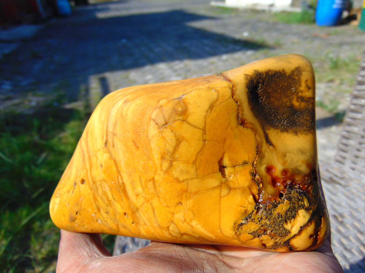 288 gram Polished Indonesia Yellow Fragrance Amber for Healing FK23