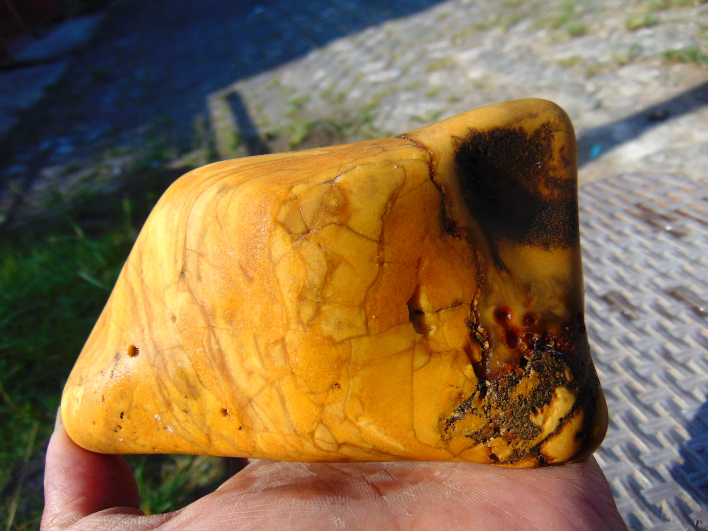 288 gram Polished Indonesia Yellow Fragrance Amber for Healing FK23