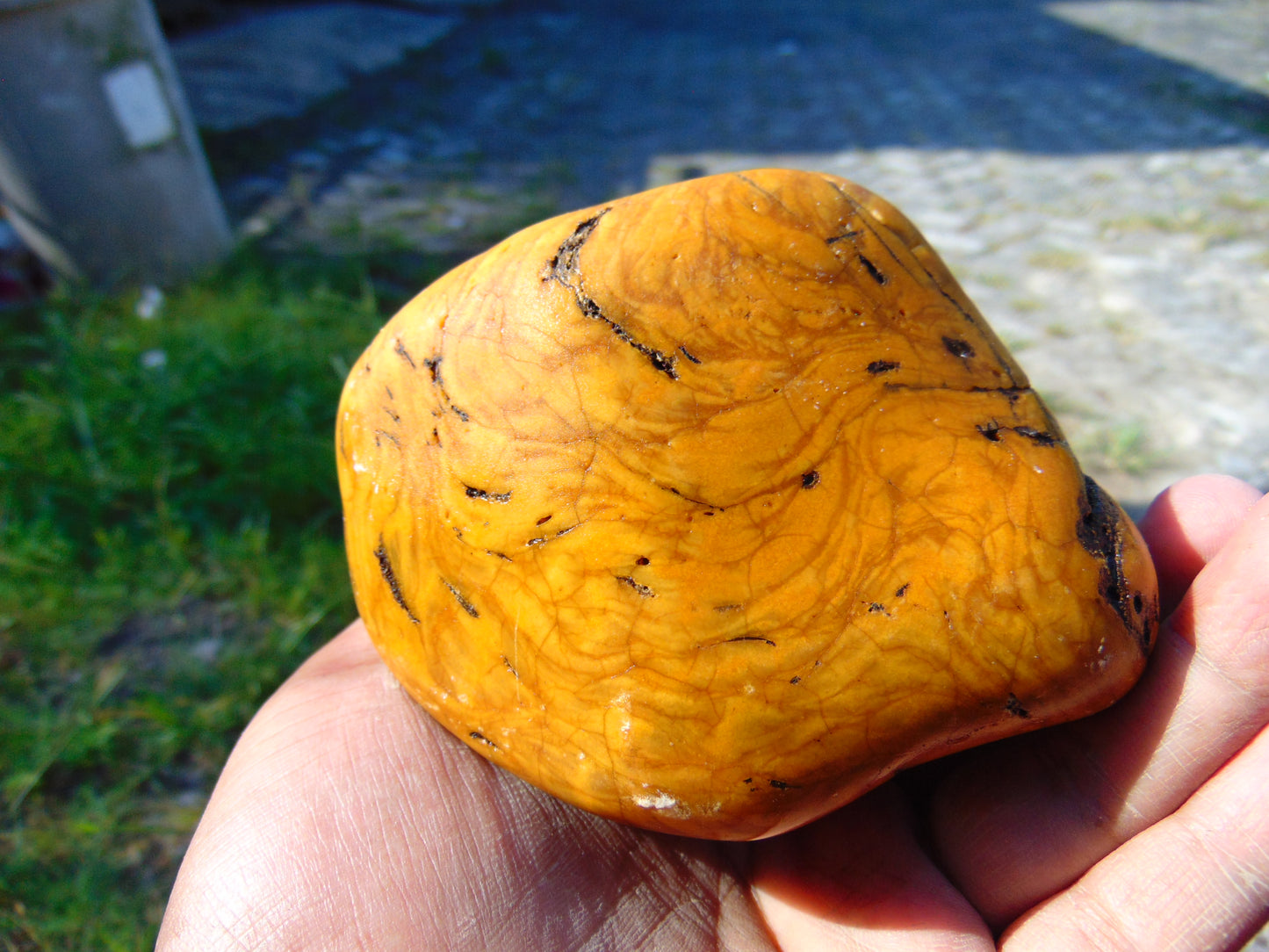 264 gram Polished Indonesia Yellow Fragrance Amber for Healing FK20