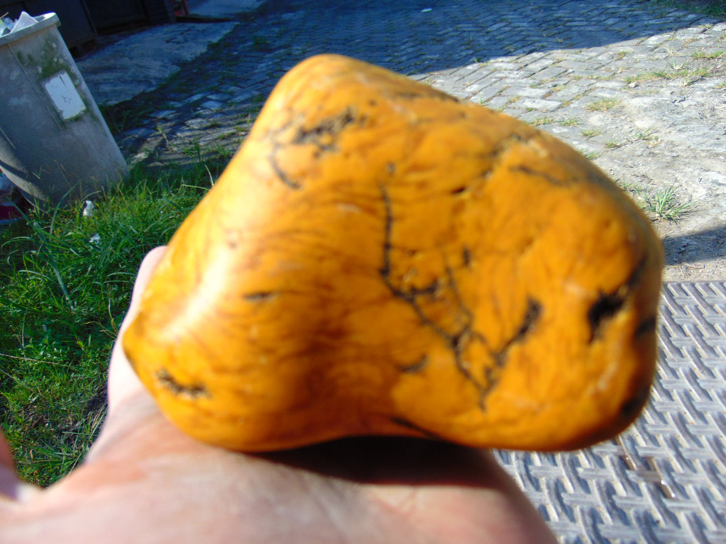 264 gram Polished Indonesia Yellow Fragrance Amber for Healing FK20