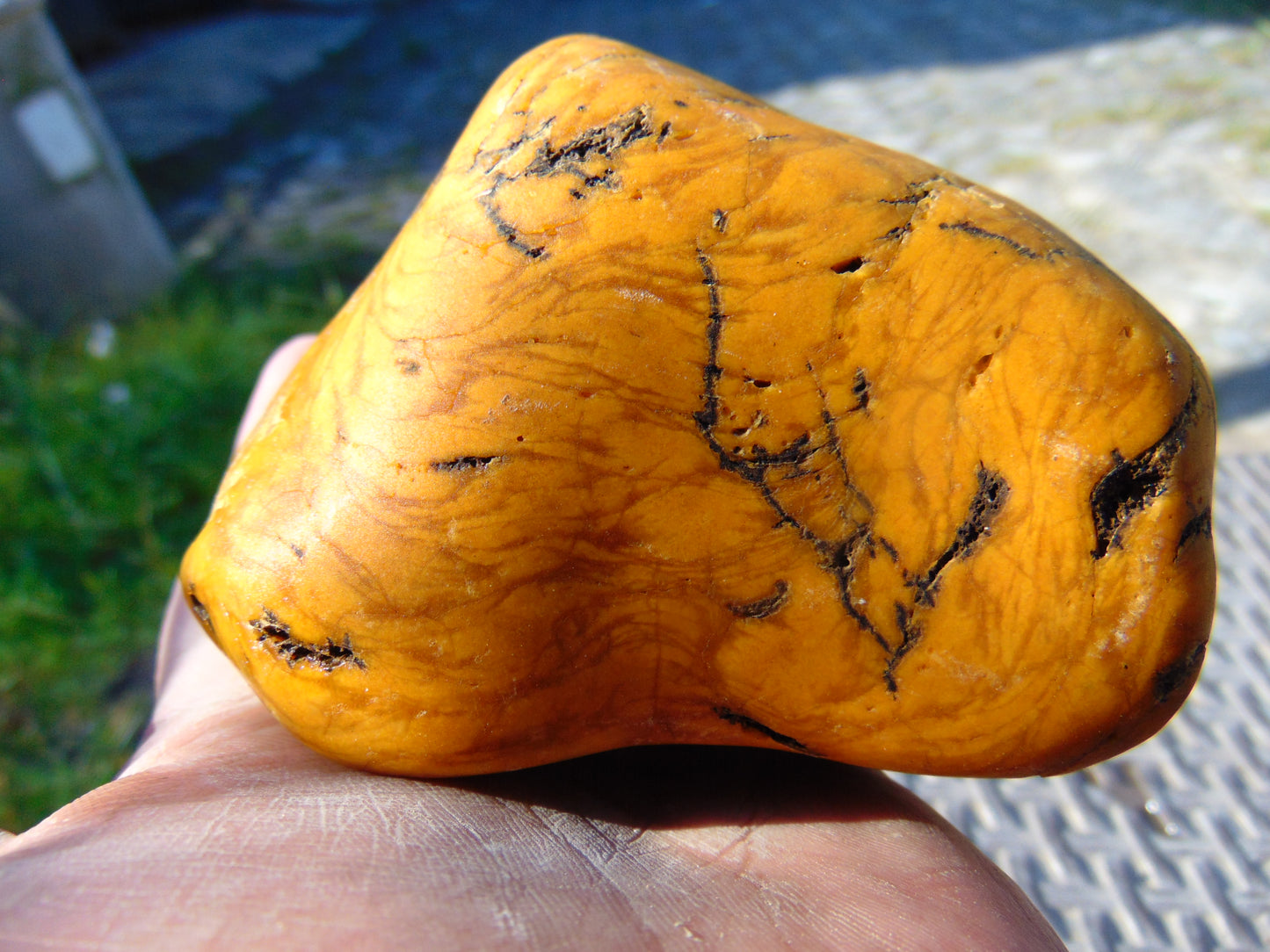 264 gram Polished Indonesia Yellow Fragrance Amber for Healing FK20